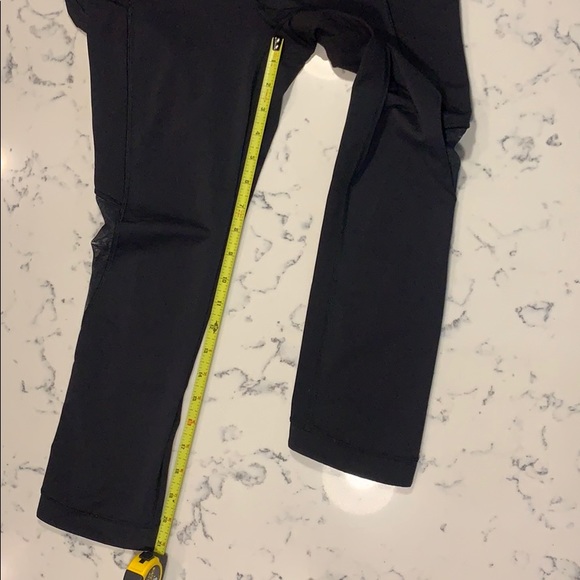 Lululemon black cropped pants size 6 - Picture 11 of 11
